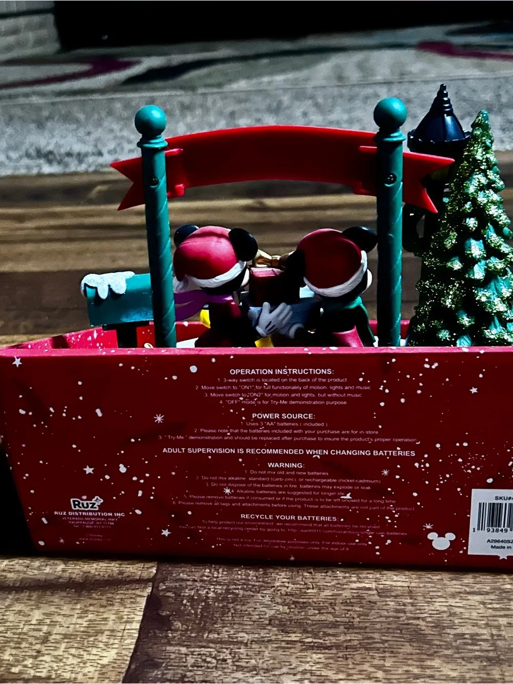 Disney ~ Mickey & Minnie Mouse Christmas Animated/Musical Mail Box Scene ~ New